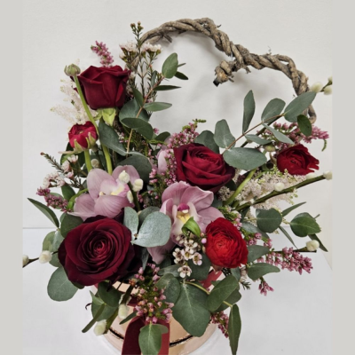 My Valentine - Surprise your Valentine with this charming gift that combines elegance and thoughtfulness.